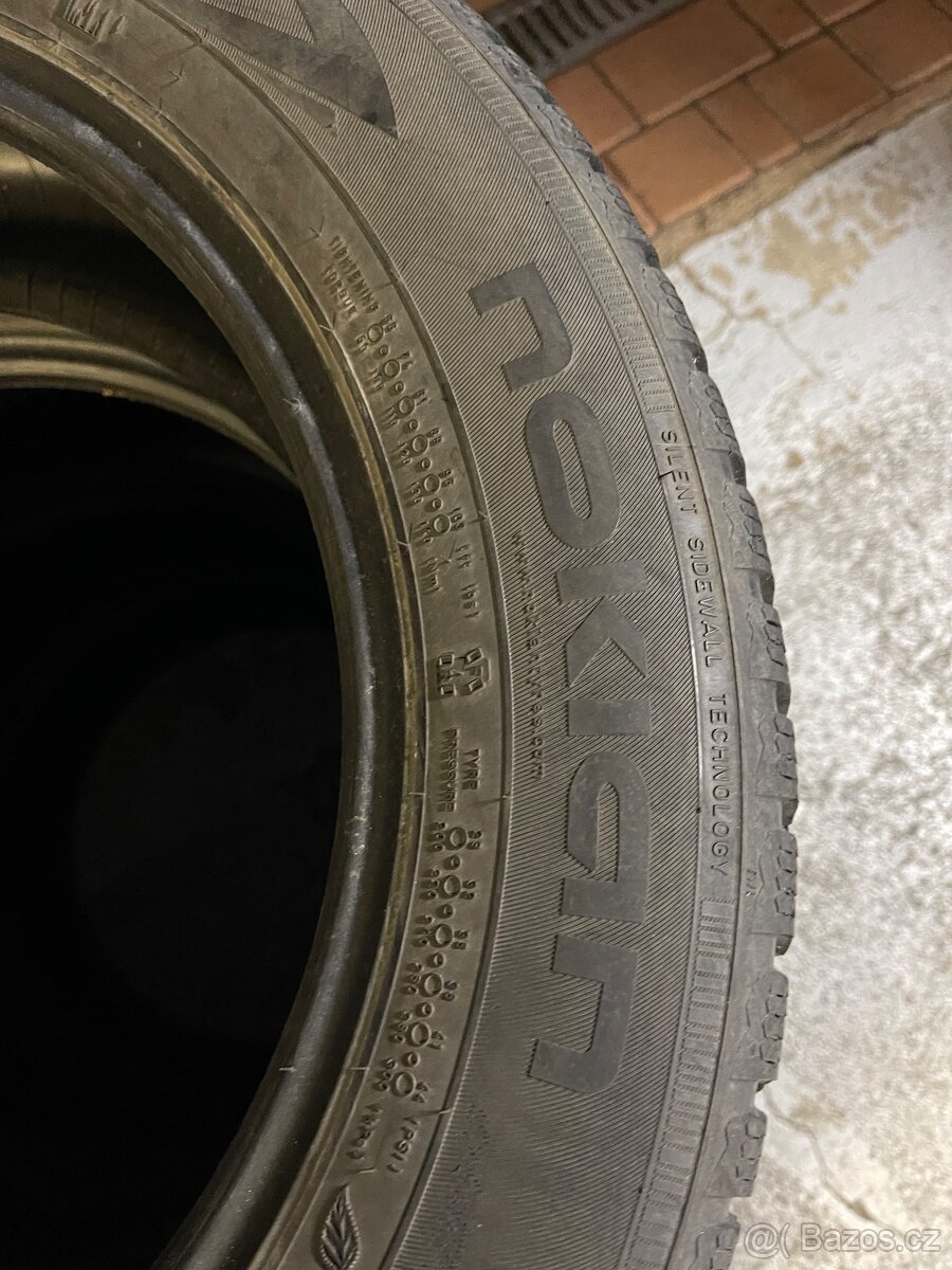 4xZimní pneu Nokian WRD4 215/60 R17 96H - 4