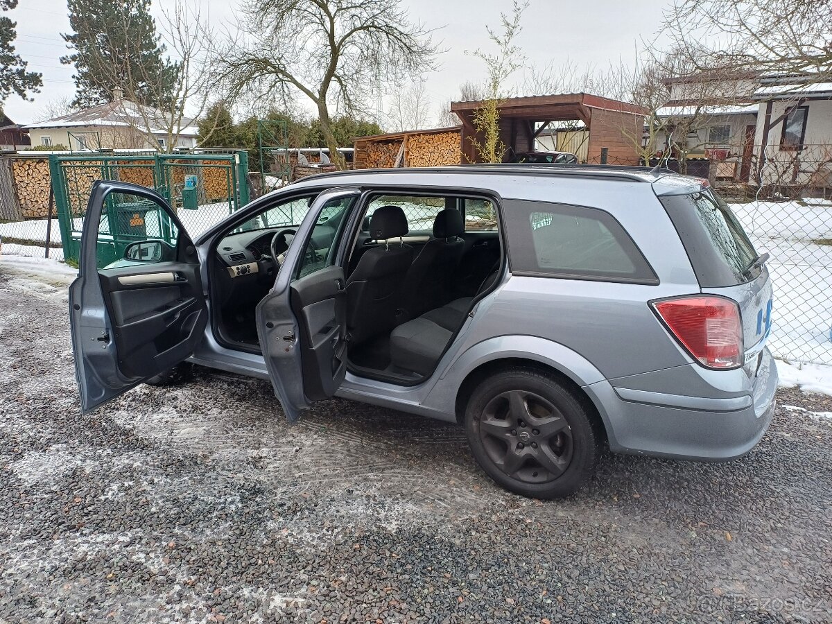 Benzínová Opel Astra 1.8 ..16V Tempomat - 4