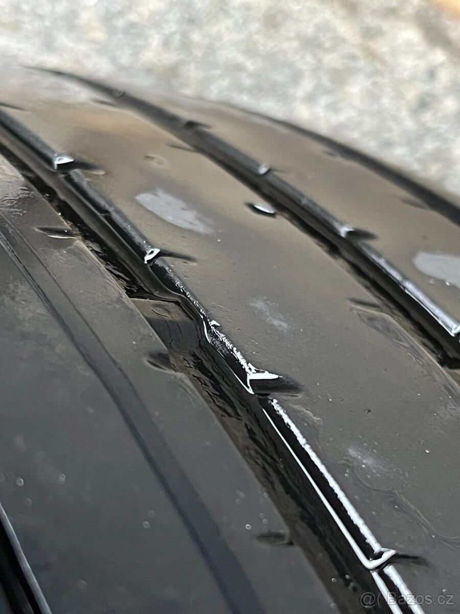 2 ks letní pneu Pirelli P Zero 245/45 R18 - 4