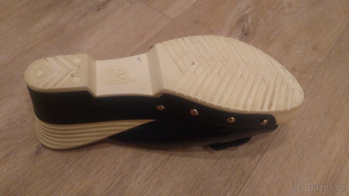 Nové sandály na klínku - 4