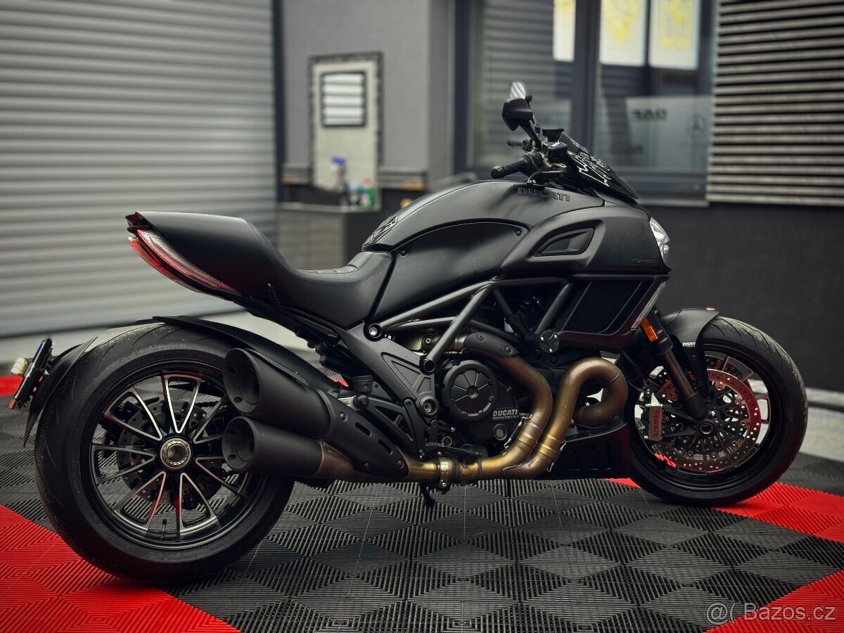 Ducati Diavel Carbon 2017 - 4