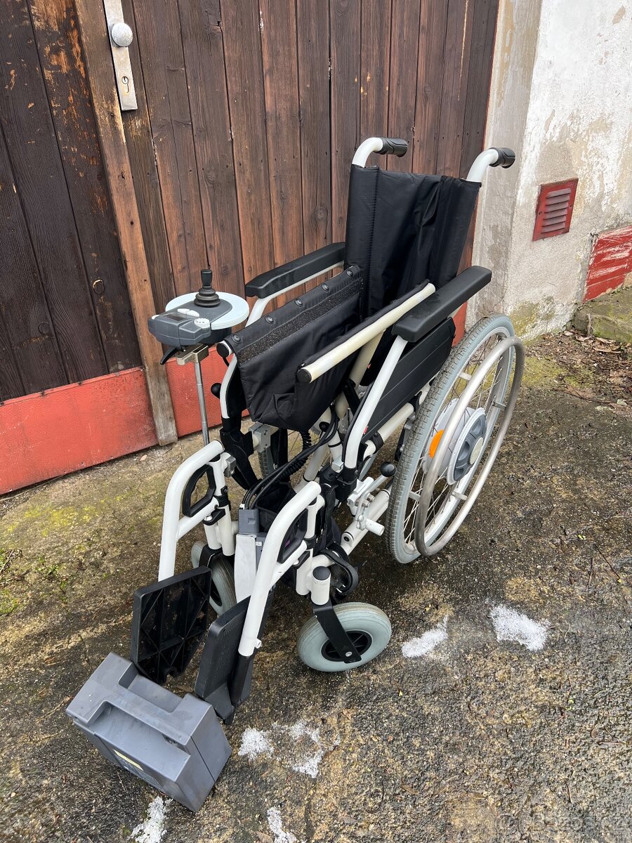 Skládací elektrický invalidní vozík - 4