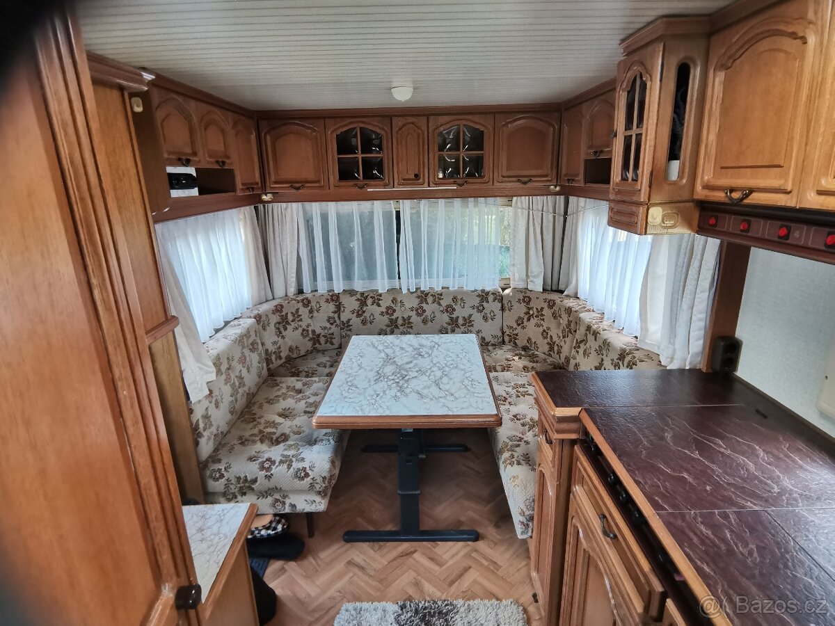 Karavan Hobby 495 Prestige - SOLÁRY - 4