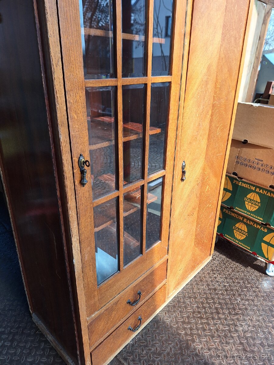 Starožitná skříň - 4