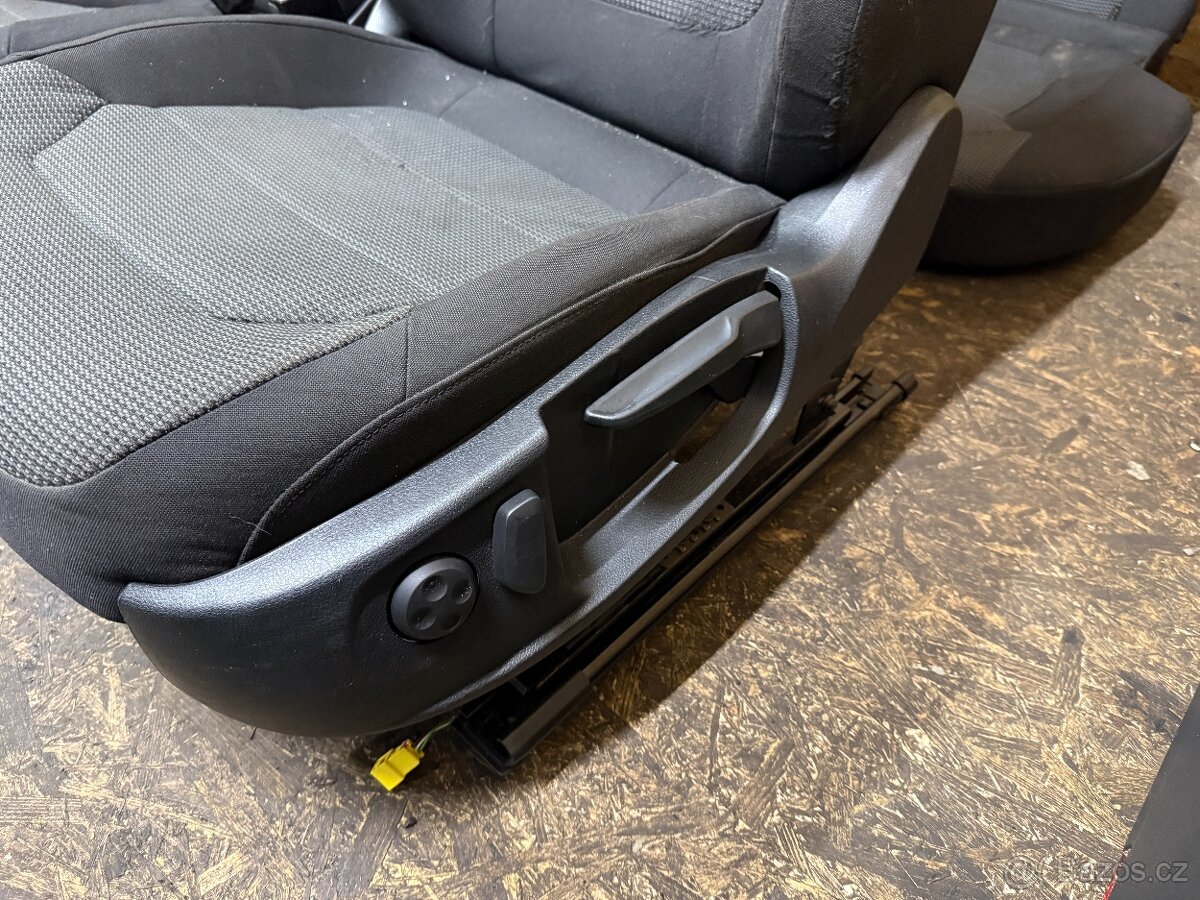 KOMPLETNÍ LÁTKOVÝ INTERIÉR VW PASSAT B7 KOMBI - 4