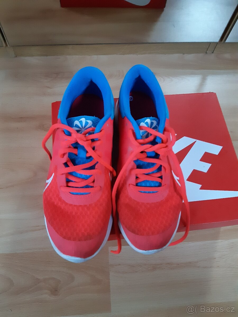 NIKE-juniorská obuv-vel. 35,5 - 4