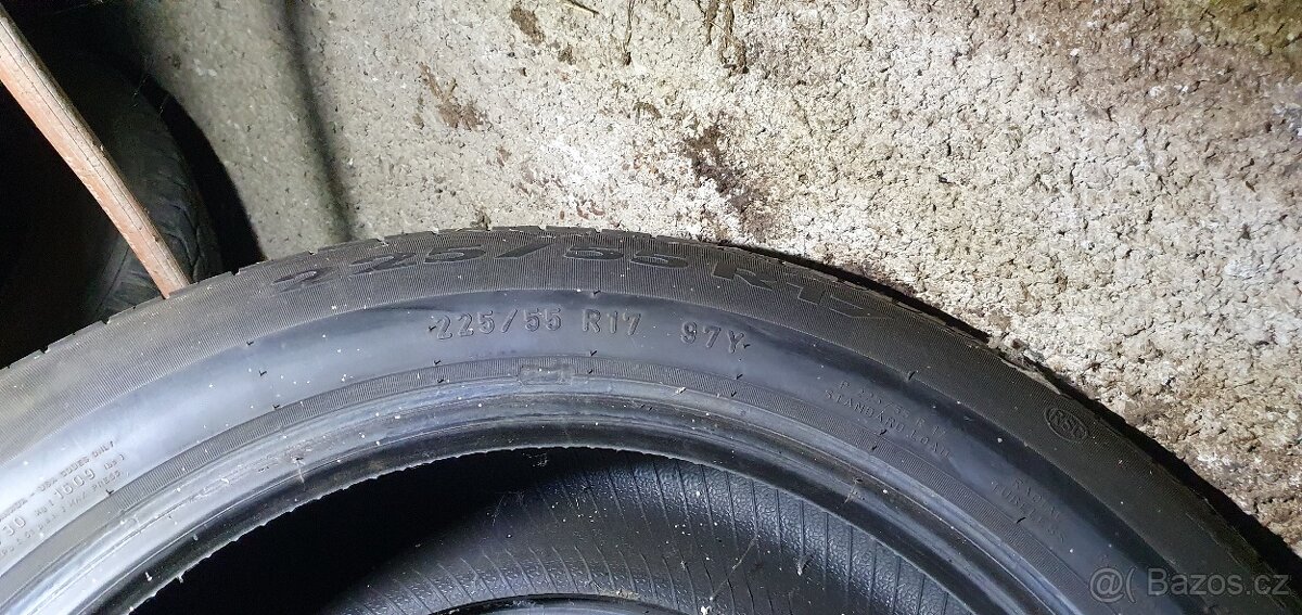 Prodám pneu 225/55/17 - 4