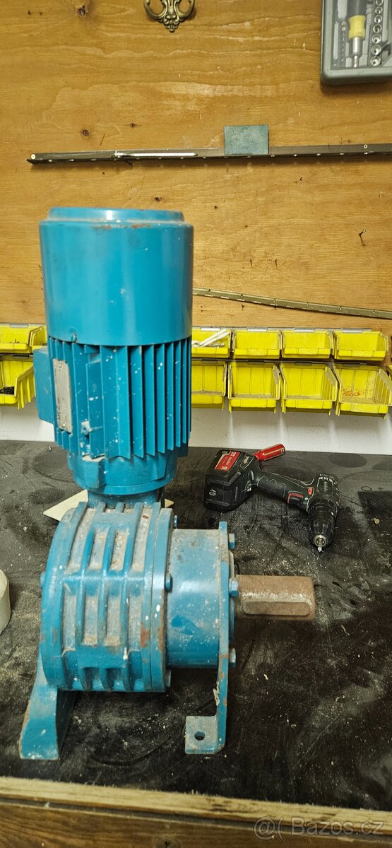 Motor s převodovkou a brzdou- nepoužitý, určený na výtah - 4