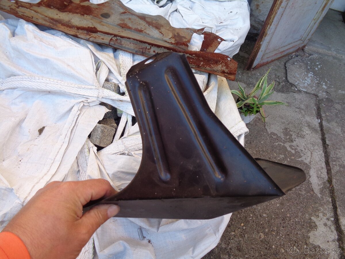 Škoda 120 130 Rapid nový plech pod motor original - 4