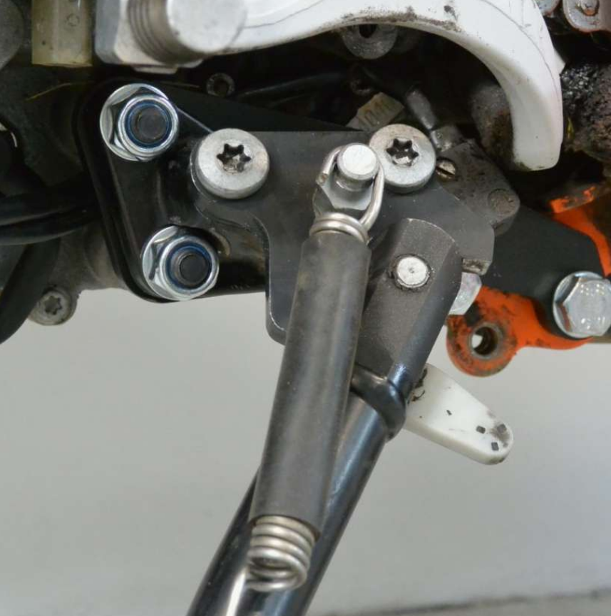 Odklon bočního stojánku KTM 990/950 Adventure - 4