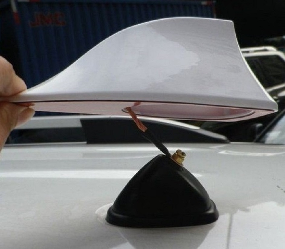 Autoanténa ploutev FM/AM se zesilovačem. - 4