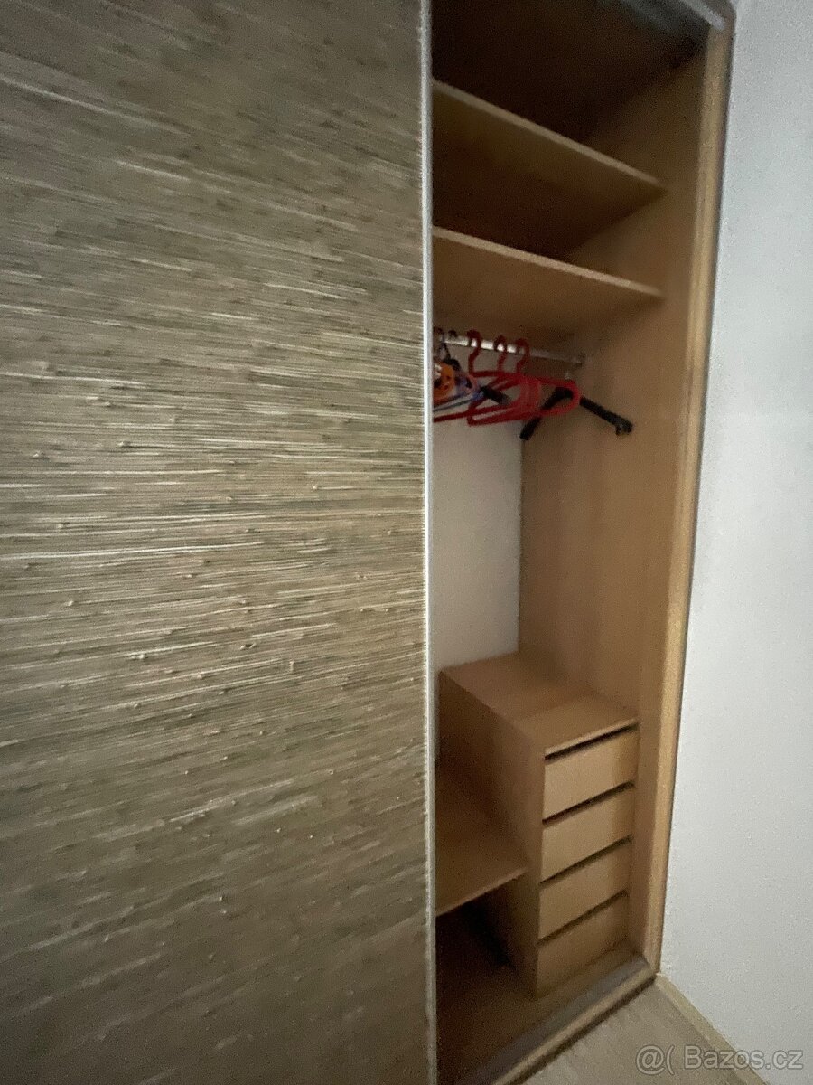 Velká skříň, 4 části - 4