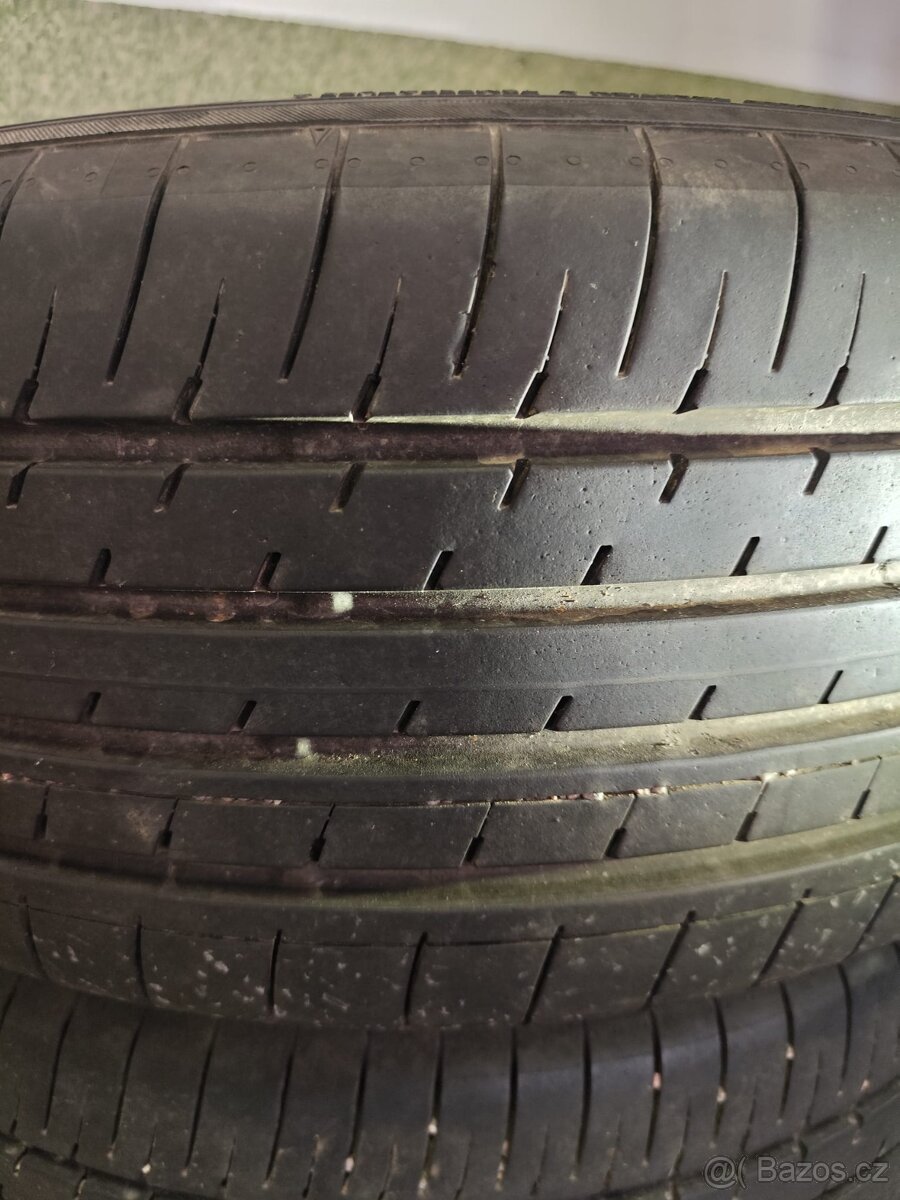 Pneu 235/50R18 - 4