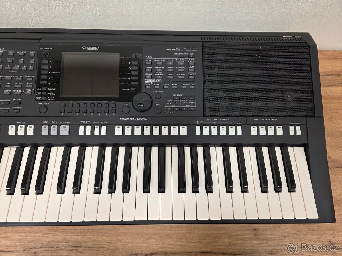 Yamaha PSR-S750 - 4