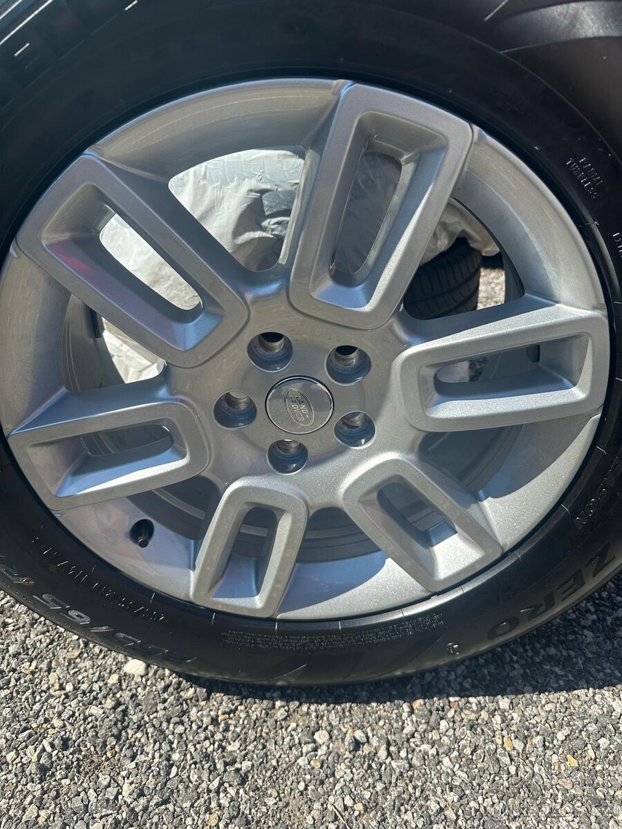 Celoroční originální Alu sada z Land Rover 255/65 R19 Pireli