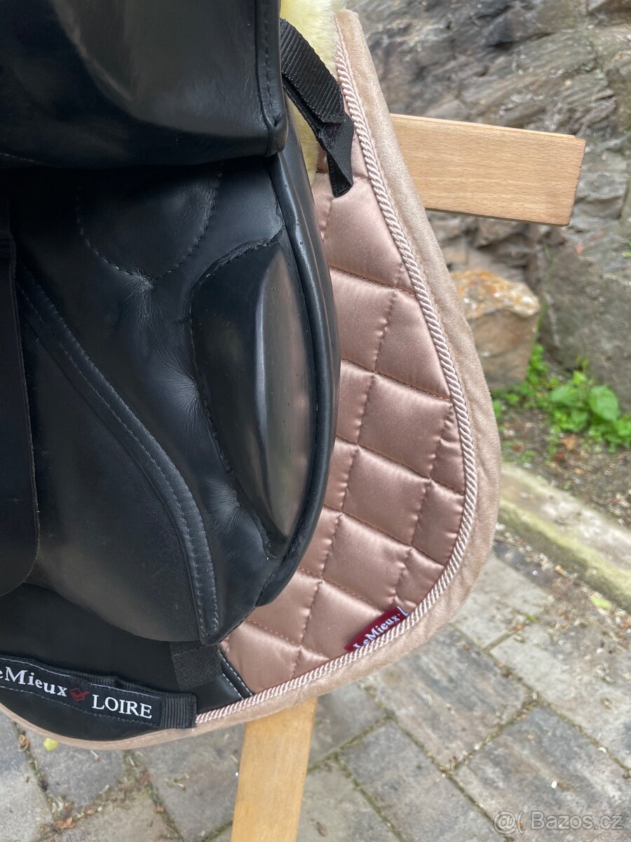 SKOKOVE SEDLO KENTAUR CHARON CERNE POSEDLI 17,5 KOMORA 3 - - 4