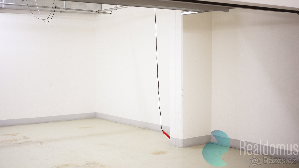 Prostorná dvojgaráž v projektu Garden Towers, Praha 3 - 4