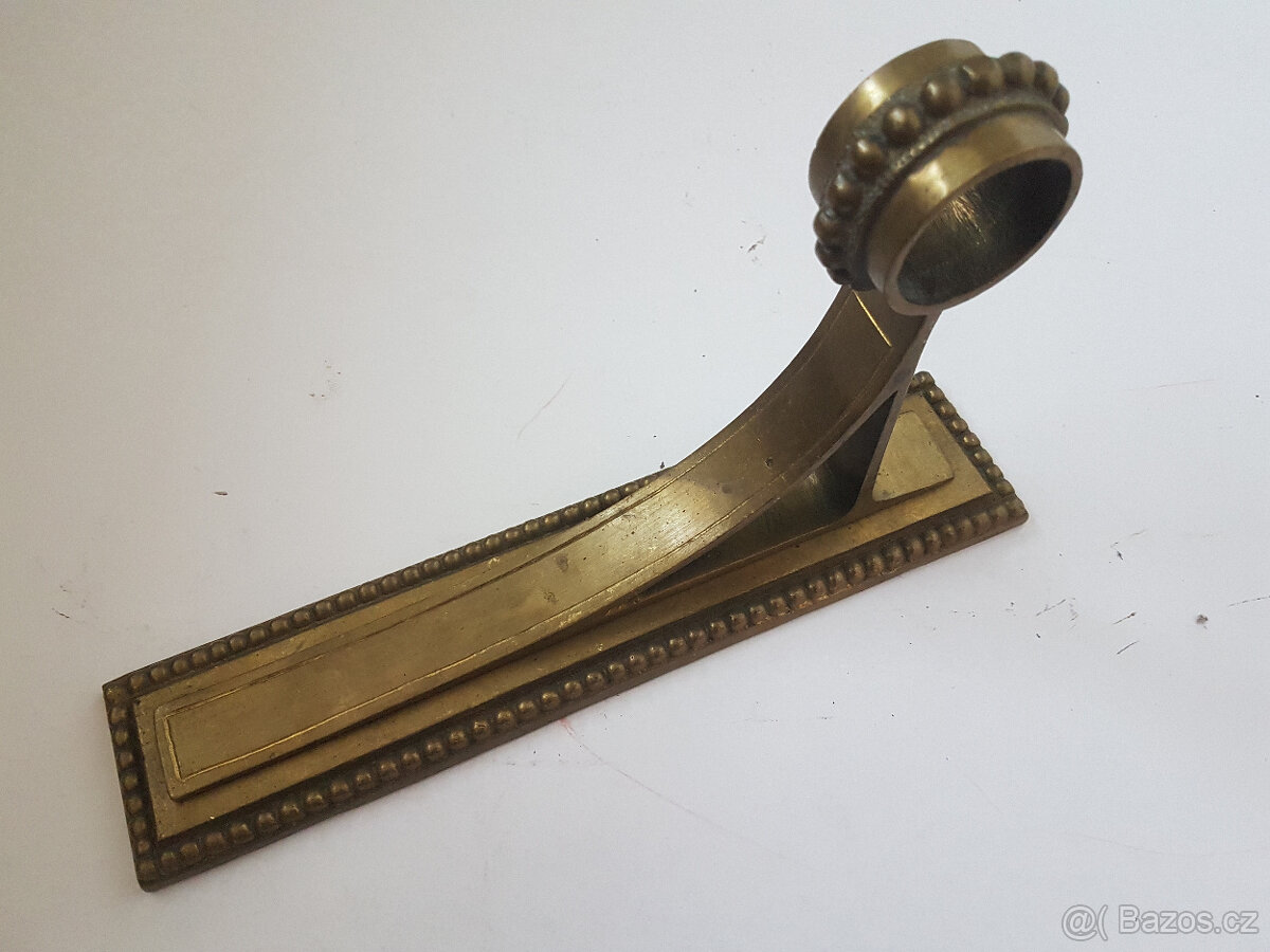 Postelové kování, záclonová konzola, klavírový svícen. - 4