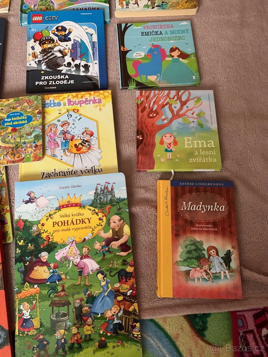 Spousta dětských knížek - 4