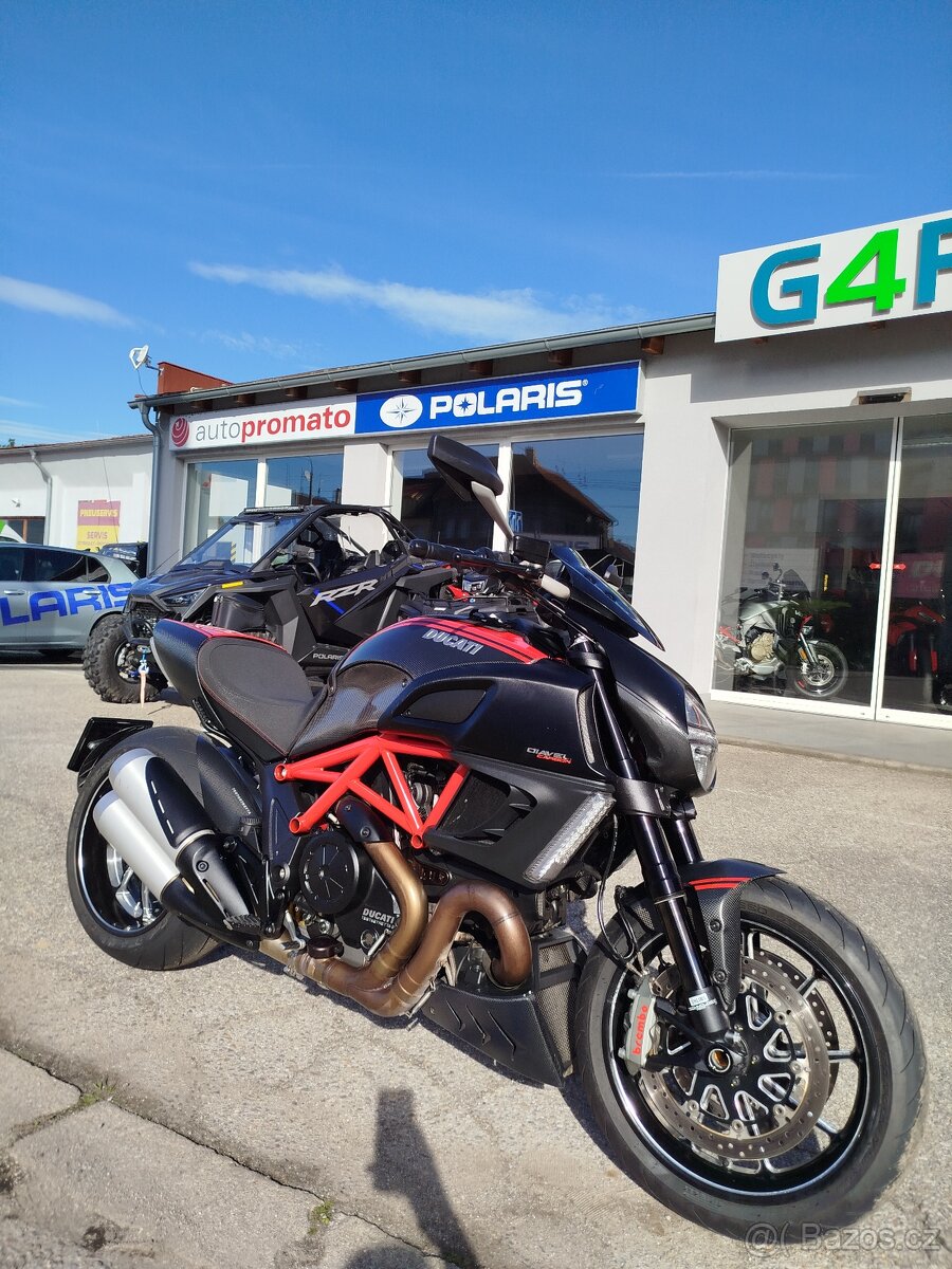 Ducati Diavel Carbon Red, ČR, DESMO, NAVIGACE, LADĚNÝ VÝFUK - 4