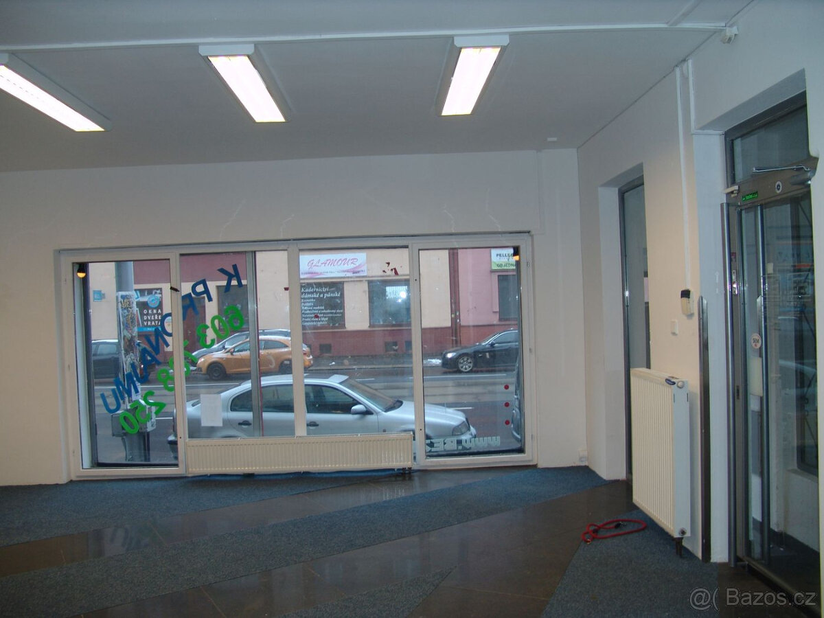 Obchodní prostory v přízemí. U zast. tramvaje Prostorná. - 4