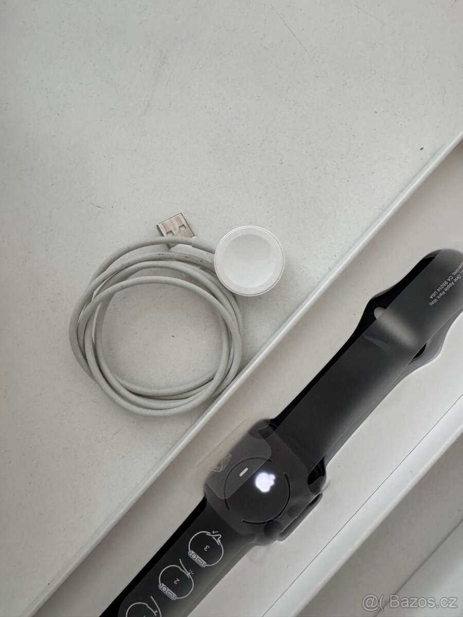 Hodinky Apple Watch - 4