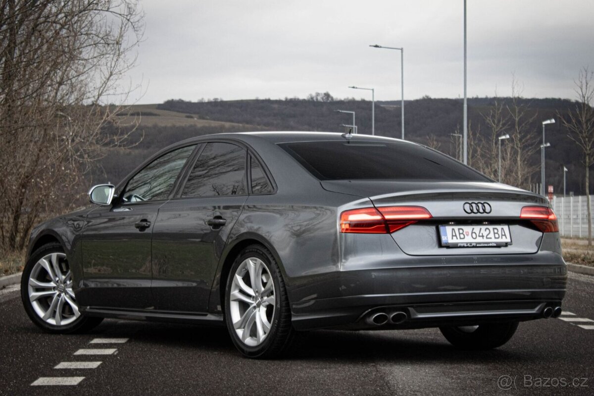 Audi S8 / SVK auto / TOP STAV / - 4