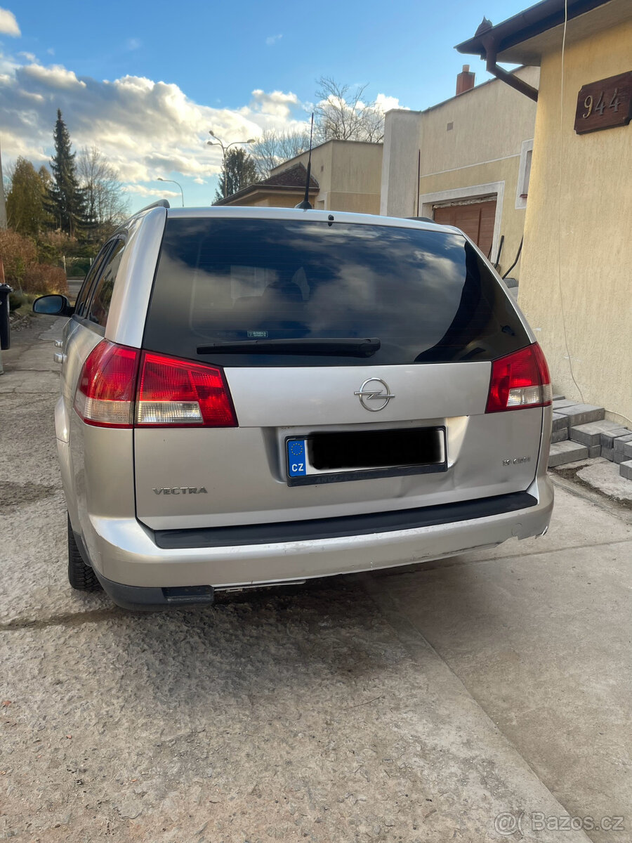 Opel Vectra C Combi 1,9CDTi 88kW rok 11/2005 - 4