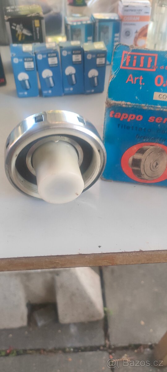 Víčko nádrže - 4