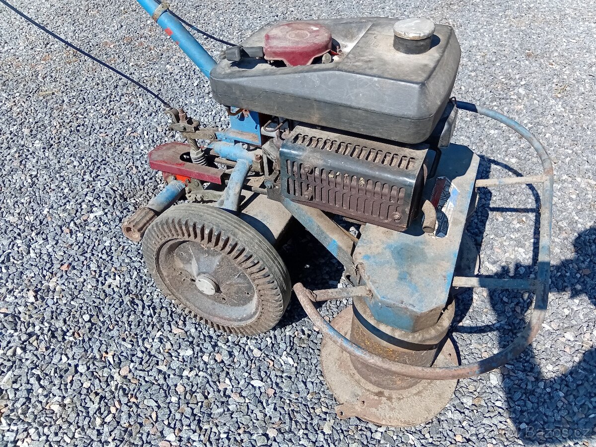 Prodám bubnovou sekačku Vari - 4