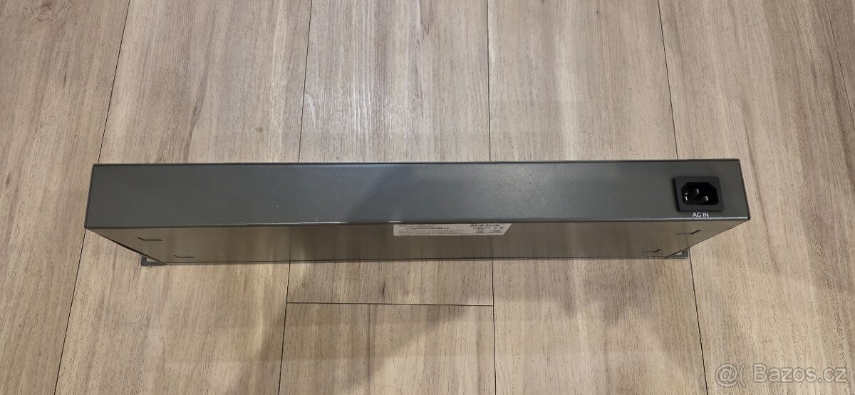 24port Gigabit Switch D-Link DES-1026G - 4