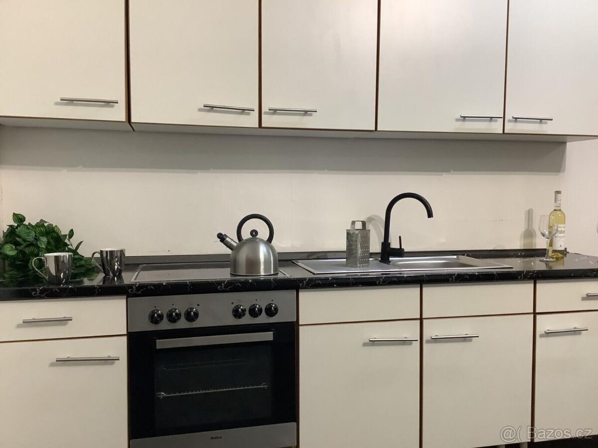 Světlá moderní kuchyně CALLY - 4