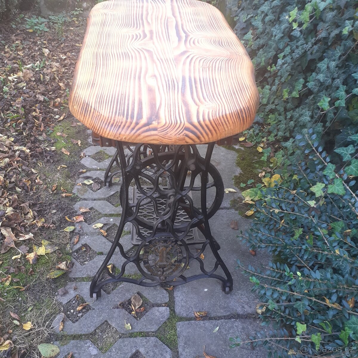 Stolek se šuplíky - 4