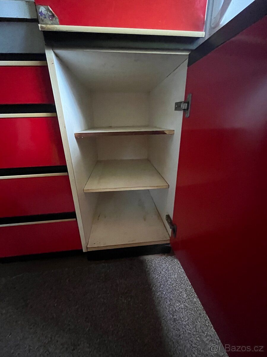 Červená kuchyň - 4