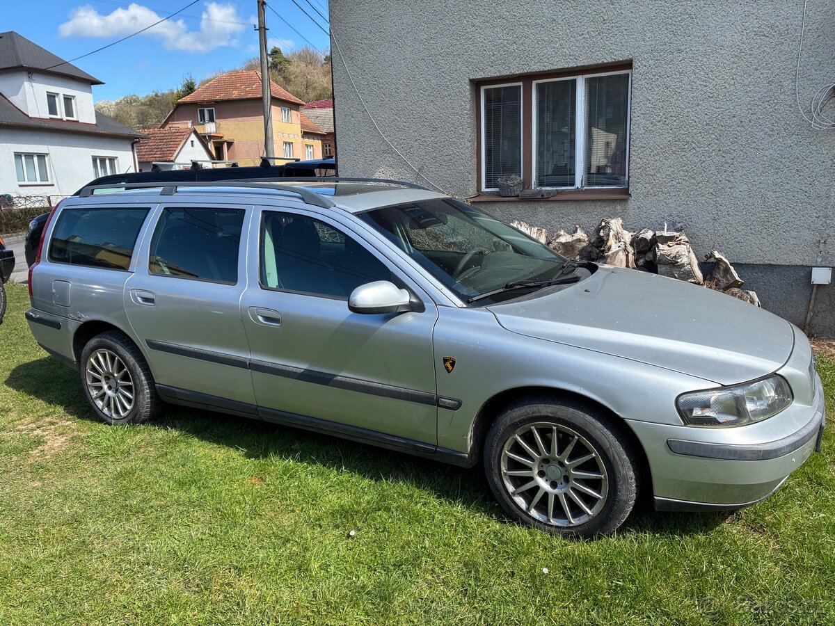 Volvo V70 2.5 TDi 103kw - 4
