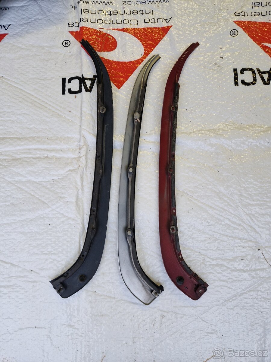 BMW e30 lišty kolem oken - 4