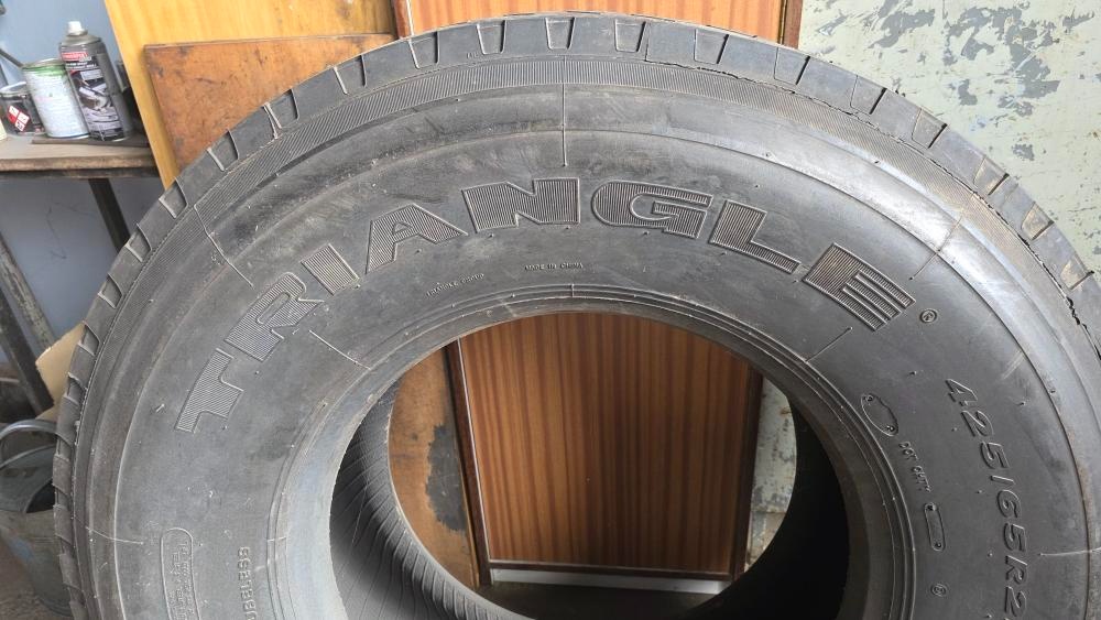 pneu 425/65 R22,5 - 4