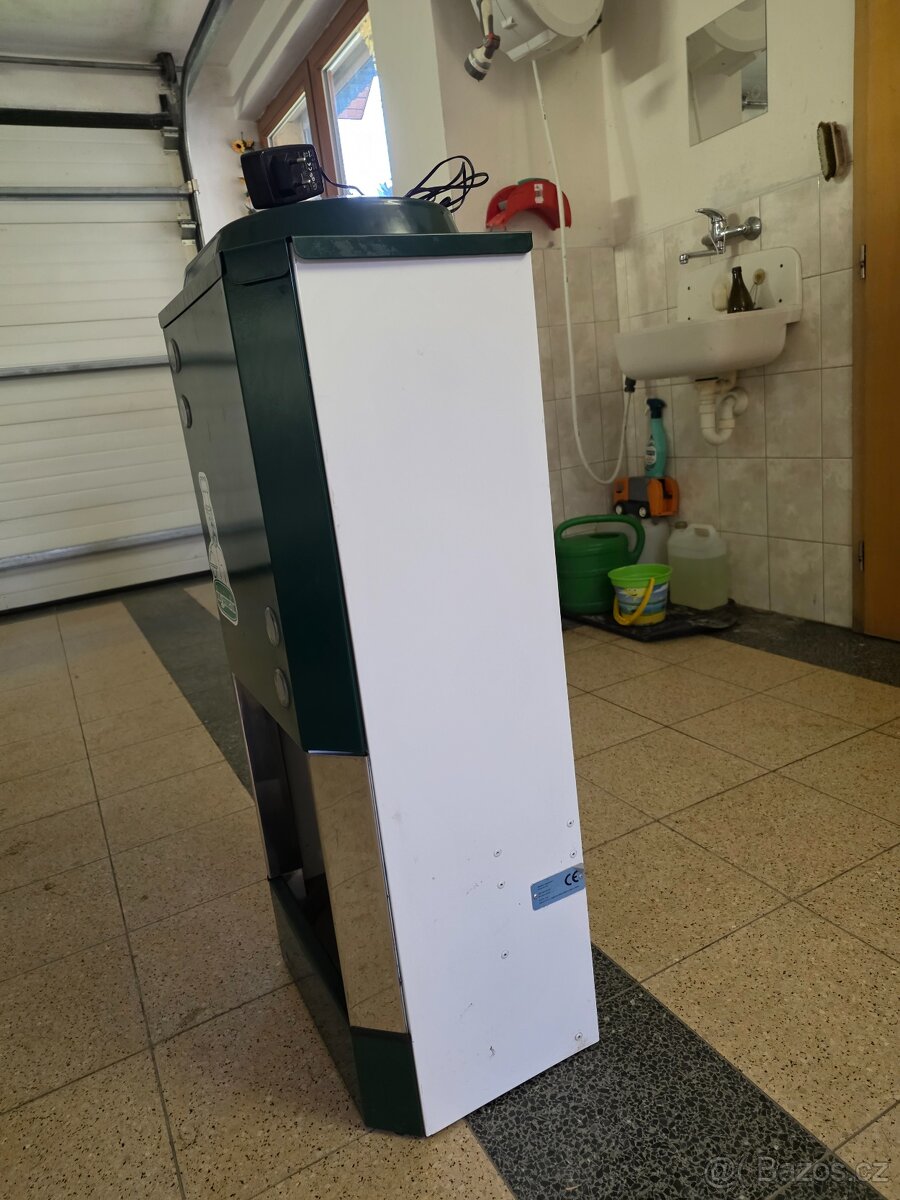 Automatická krmička granulí pro psy. - 4