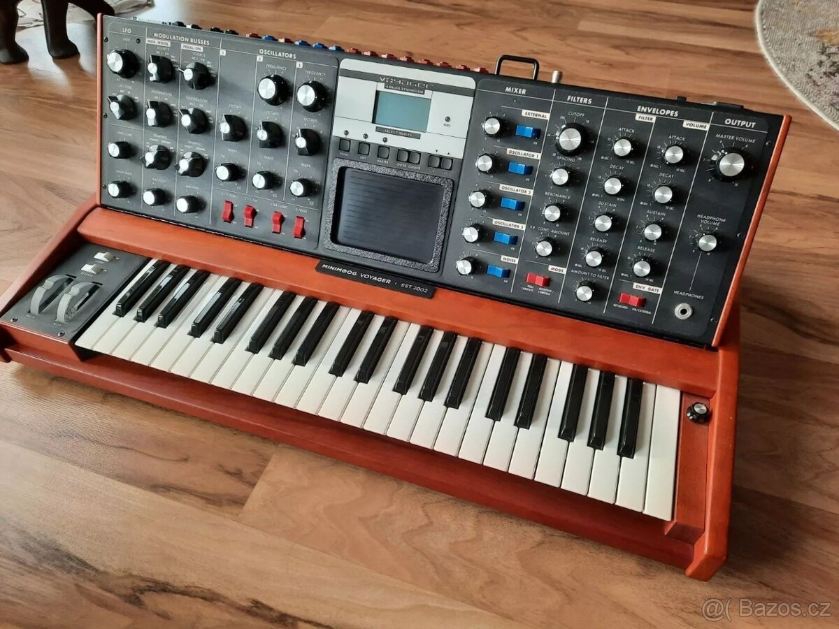 Minimoog Voyager Lunar Cherry, použité, dobrý stav - 4