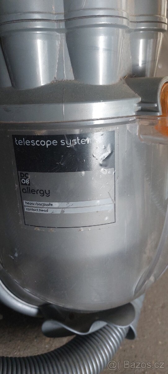 Dyson DC08 vysavač - 4