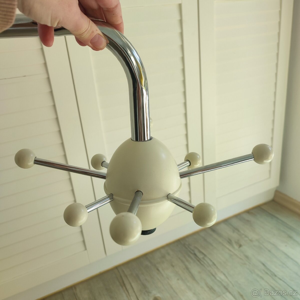 Designový věšák retro - 4