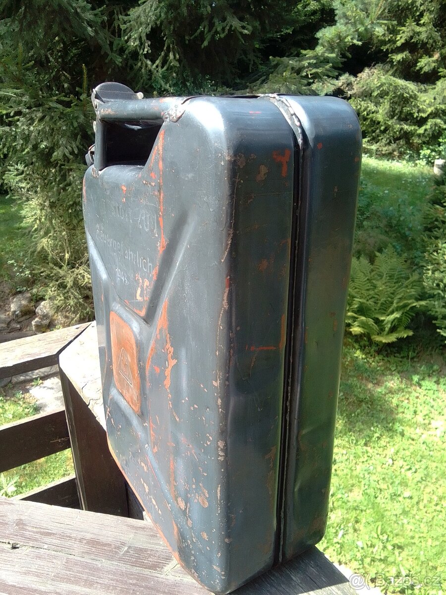 Wehrmacht-Válečný kanystr německé armády z r. 1943 - 4