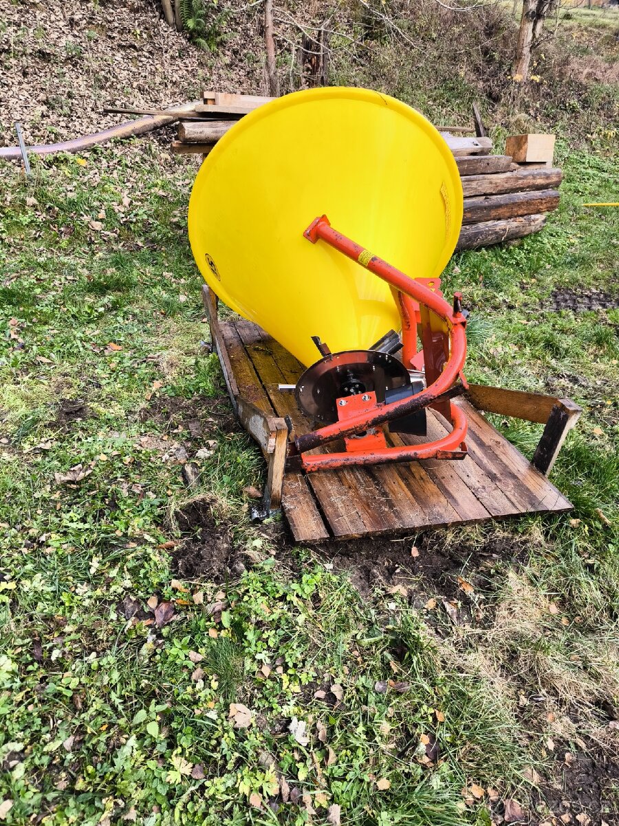 Rozmetadlo průmyslových hnojiv - 4