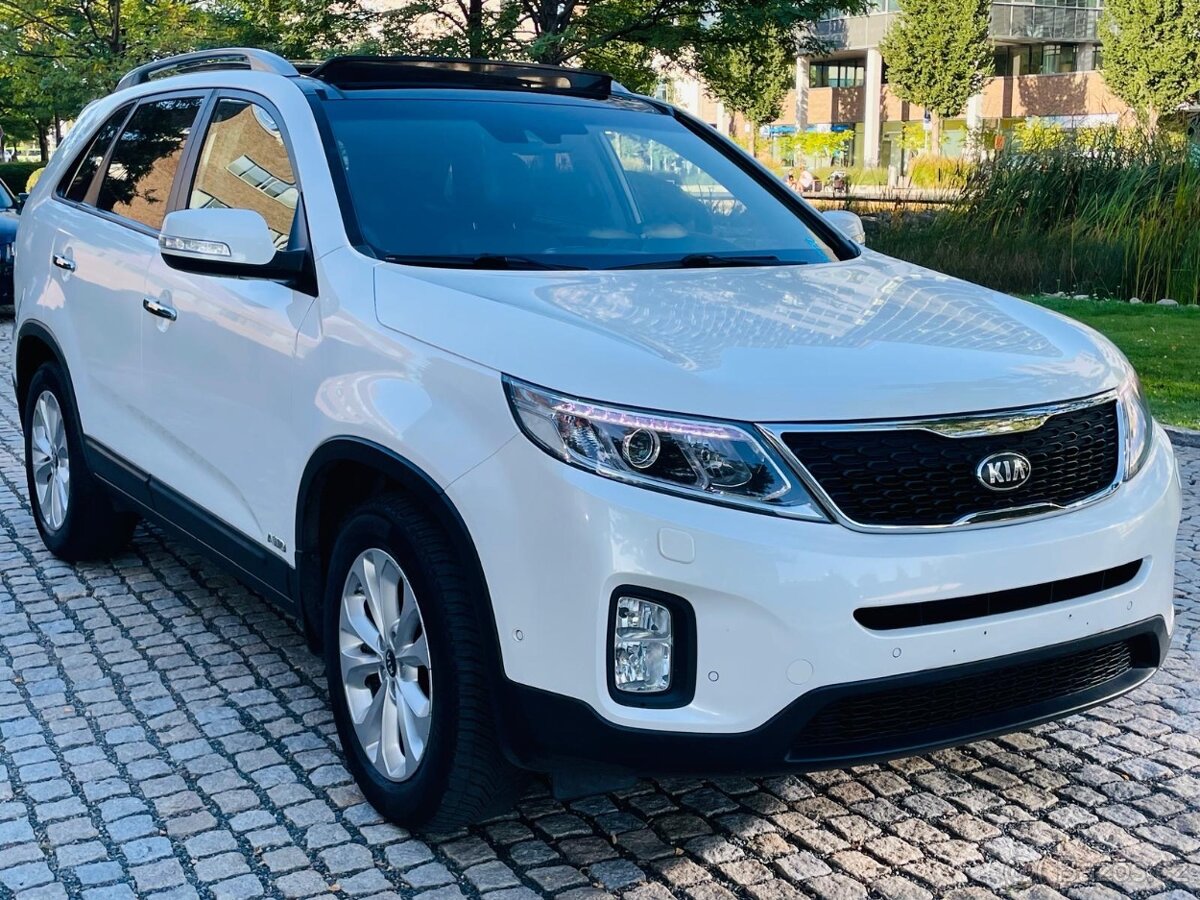 Kia Sorento 2.2CRDi 4x4 AUTOMAT VÝHŘEV KAMERA TAŽNÉ - 4