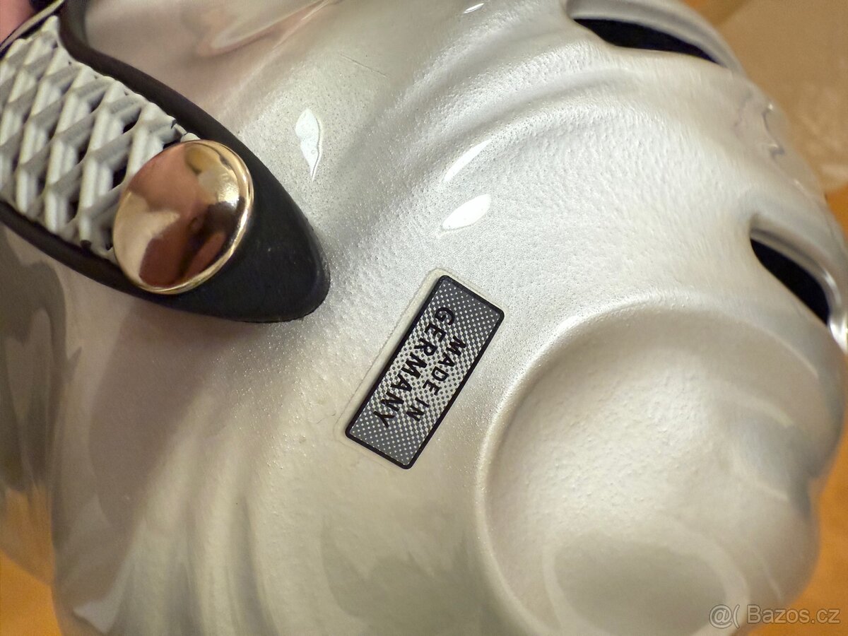 Lyzarska helma Uvex - 4