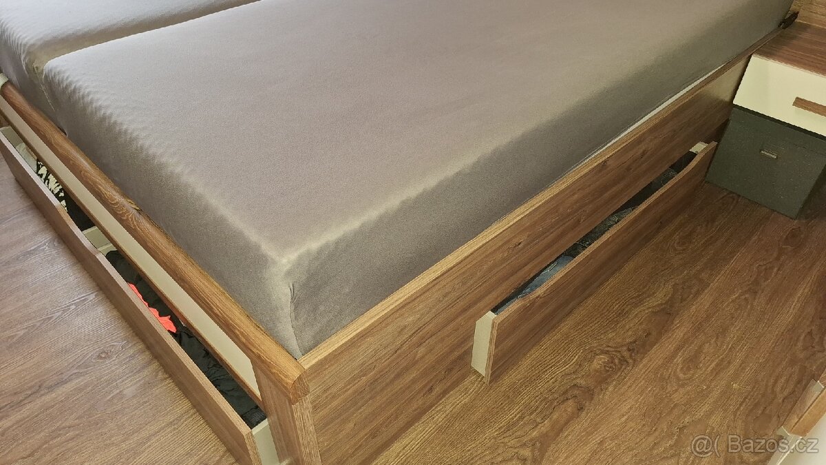 Ložnice-postel, velká šatní skříň, postel - 4