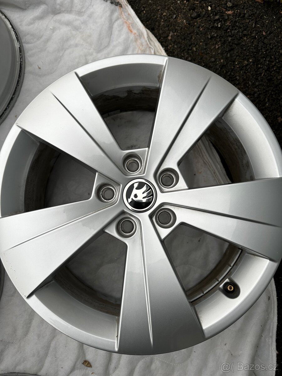 Kola Škoda Superb Triton R17 - 4