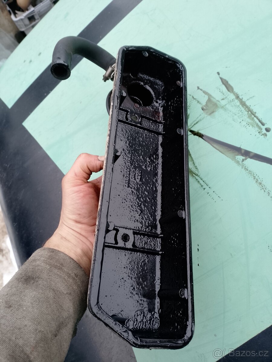 Škoda 135GL 136GL Favorit ventilové víko - 4