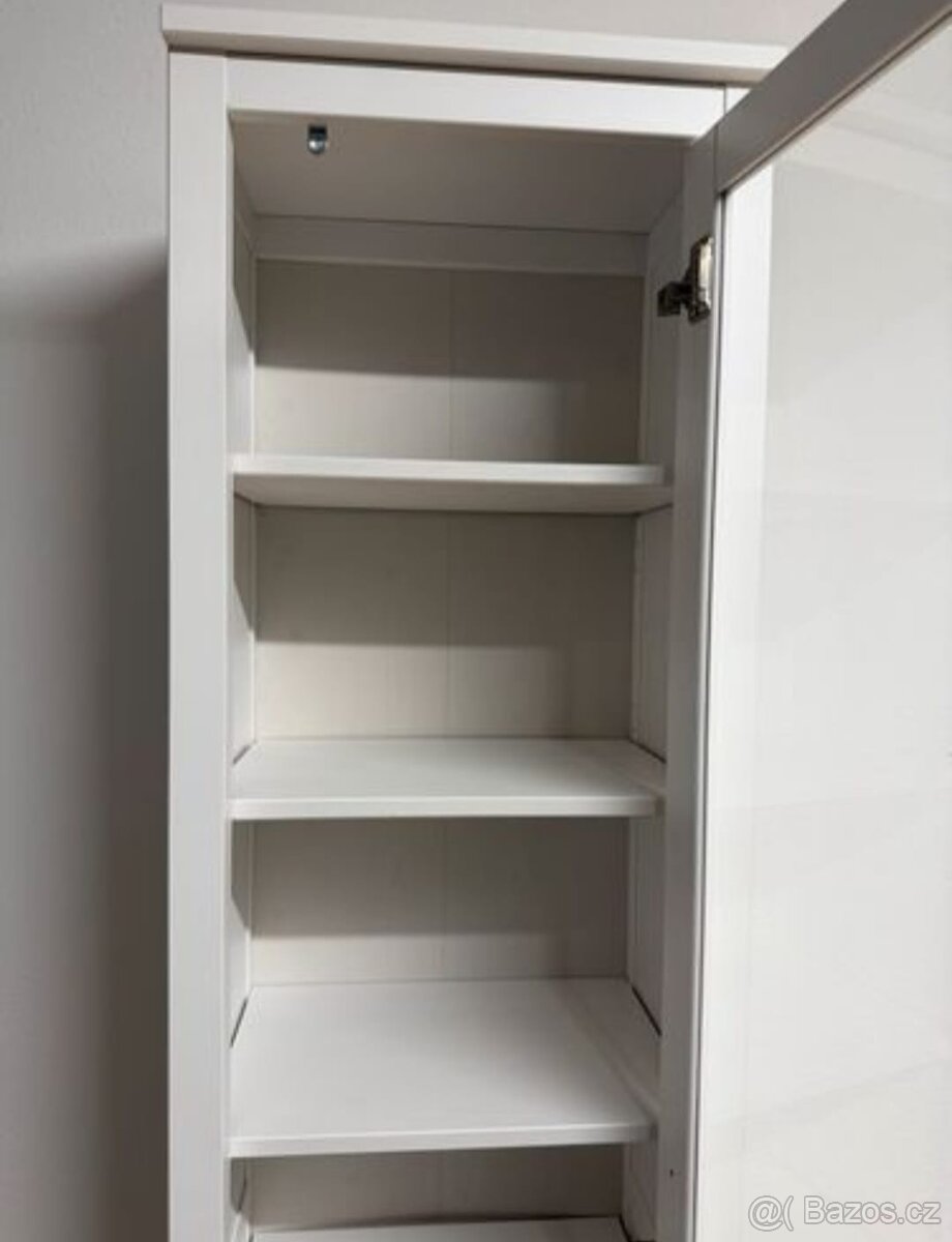 VITRÍNA IKEA HENNES - 4