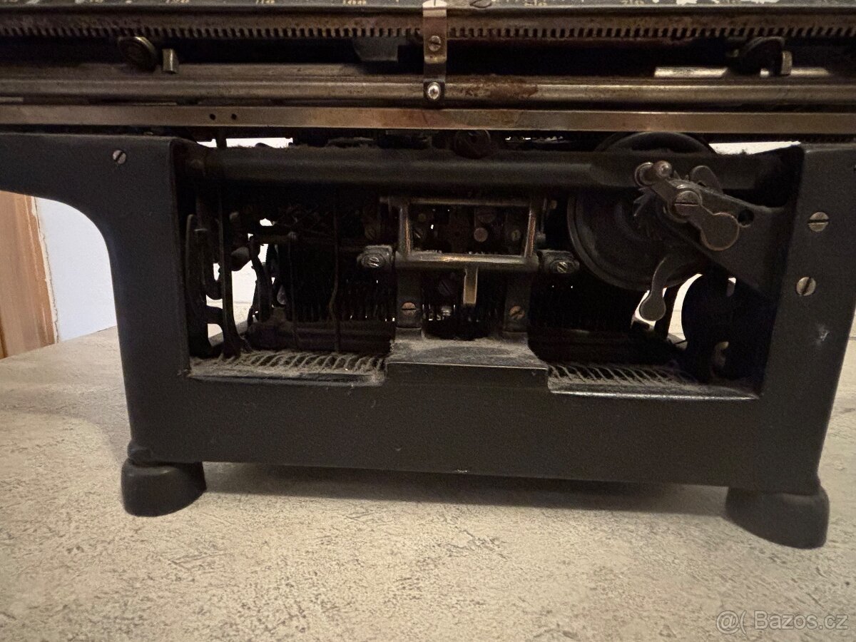 Underwood psací stroj - 4